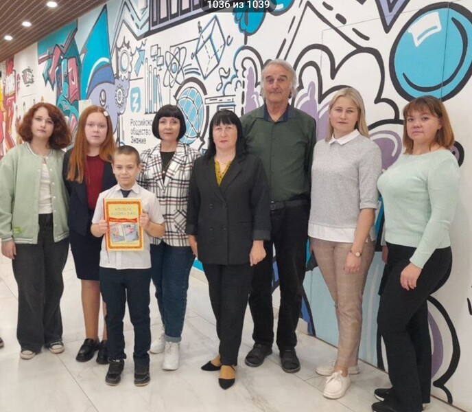 Профсоюзы СОЦПРОФ поддерживают творческую молодежь: В Луганске состоялась встреча с авторами книги «Волшебник в каждом из нас»